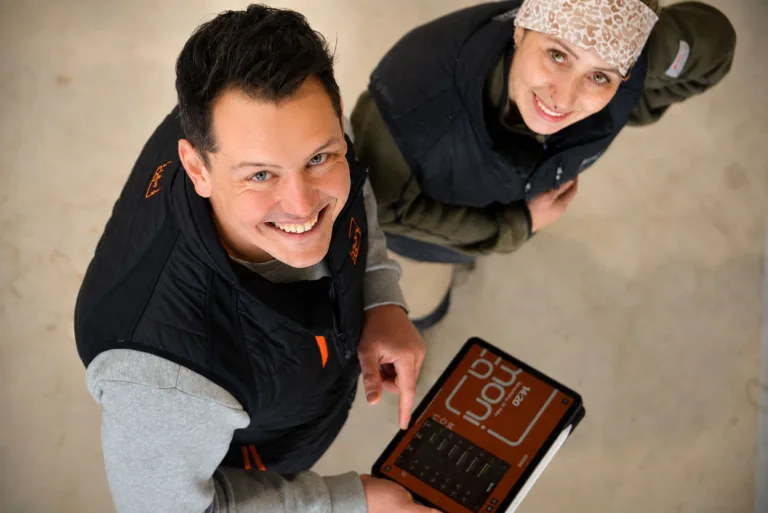 Markus von monica und Jasmin Schwarz blicken in die Kamera